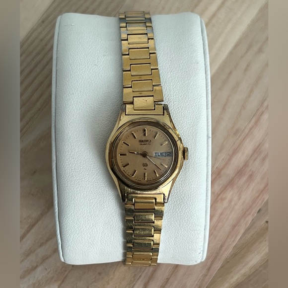 Seiko Ladies Watch Vintage Gold Tone Bracelet Gold Tone Dial Day Date Window - Picture 4 of 11
